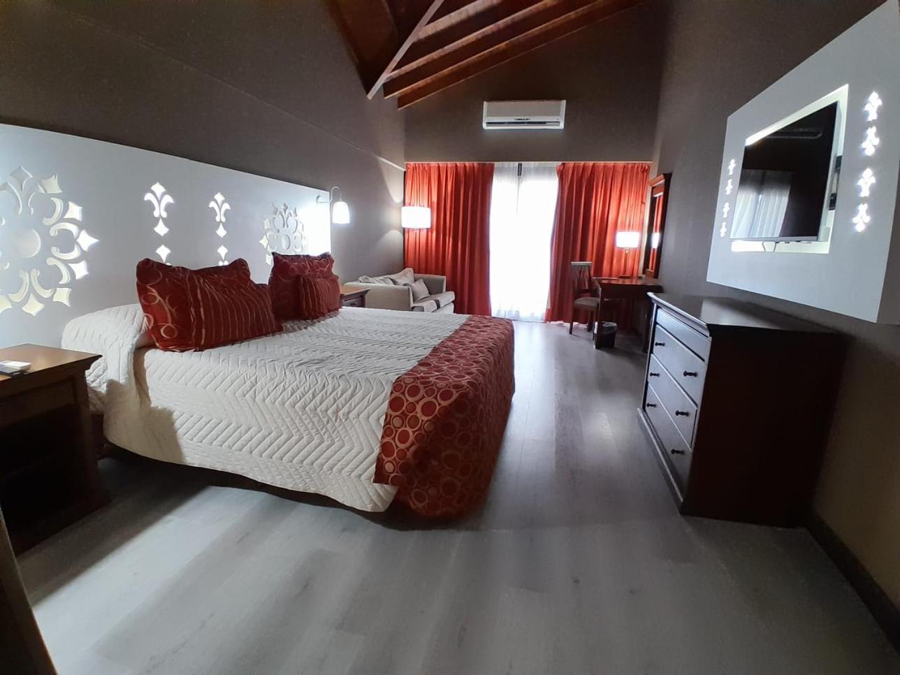 Howard Johnson Pilar Resort Spa & Convention Center Ngoại thất bức ảnh