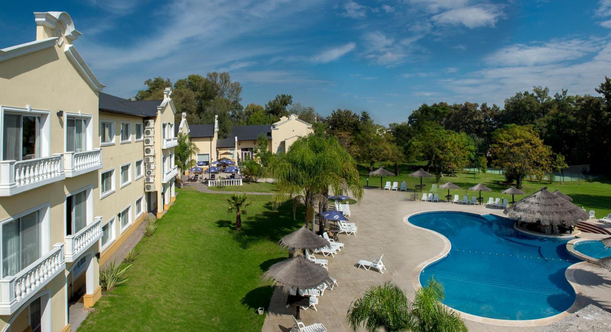 Howard Johnson Pilar Resort Spa & Convention Center Ngoại thất bức ảnh