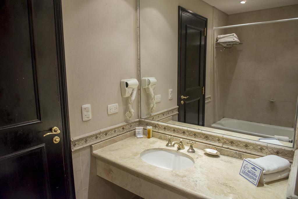 Howard Johnson Pilar Resort Spa & Convention Center Ngoại thất bức ảnh